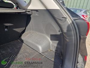 Używane Tapicerka pokrywy bagaznika prawa Hyundai Tucson (TL) 1.6 T-GDi 16V 2WD Cena na żądanie oferowane przez Kleine Staarman B.V. Autodemontage
