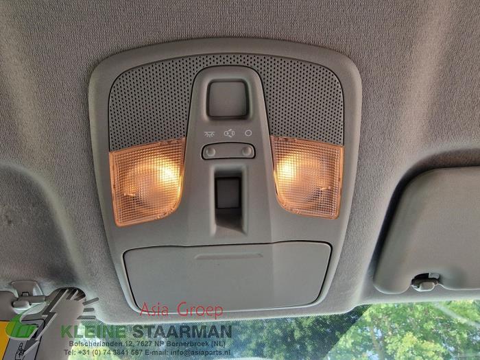Luz interior delante de un Suzuki SX4 S-Cross (JY) 1.6 16V 2015