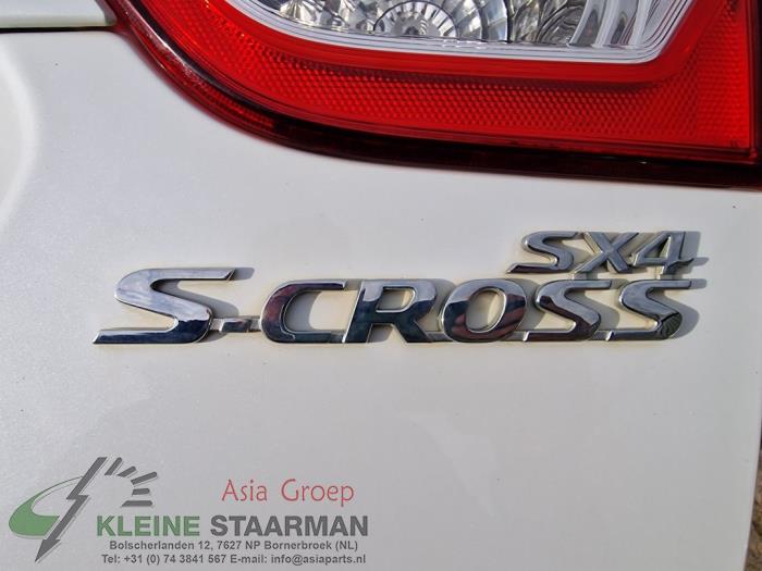 Rear gas strut, right from a Suzuki SX4 S-Cross (JY) 1.6 16V 2015