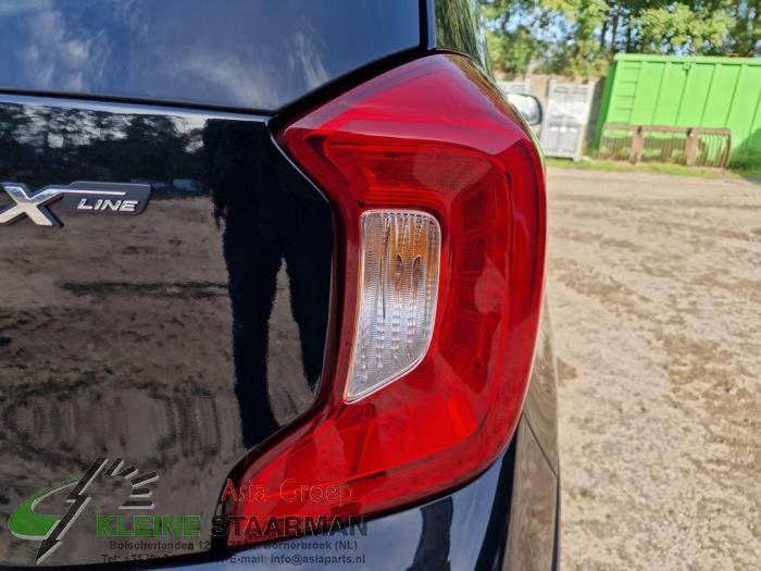 Taillight, right from a Kia Picanto (JA) 1.2 16V 2019