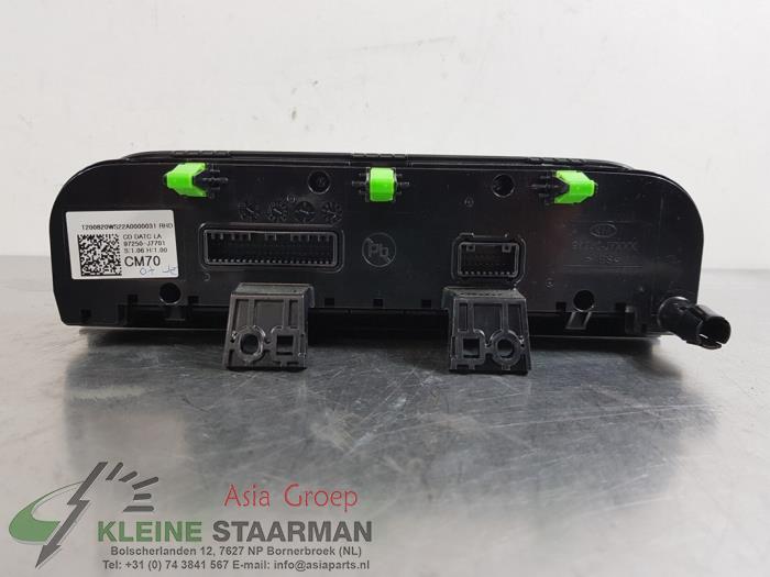 Heater control panel from a Kia Ceed (CDB5/CDBB) 1.4 T-GDI 16V 2020