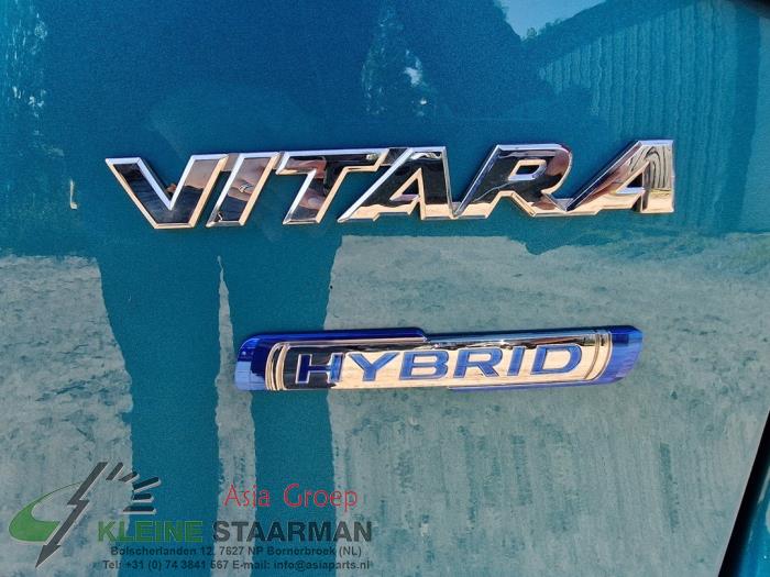 Set of tailgate gas struts from a Suzuki Vitara (LY/MY) 1.4 Booster Jet Turbo 16V SHVS 2021
