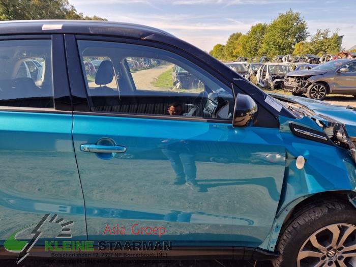 Porte avant droite d'un Suzuki Vitara (LY/MY) 1.4 Booster Jet Turbo 16V SHVS 2021