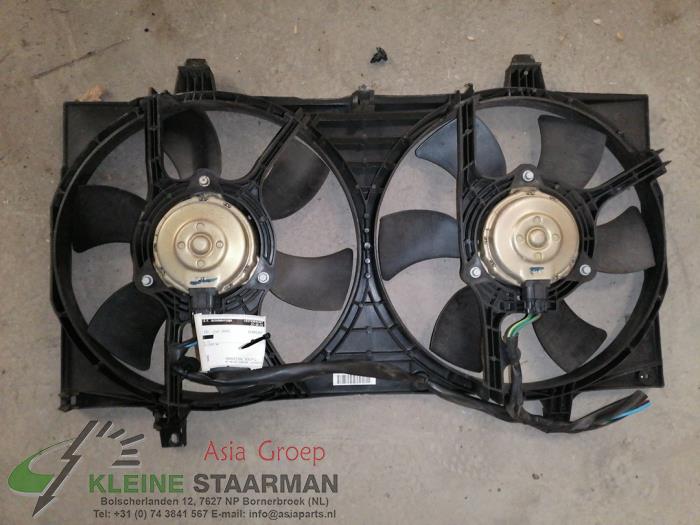 Boîtier ventilateur d'un Nissan Primera Wagon (W12) 2.0 16V 2005