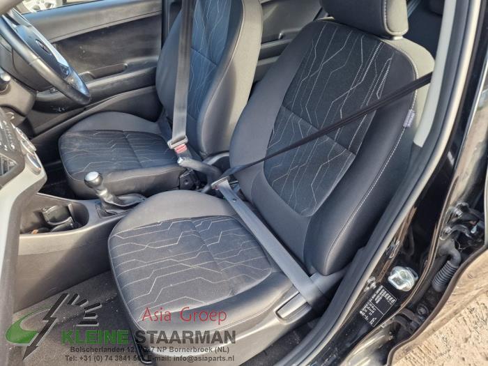 Seat, left from a Kia Picanto (TA) 1.0 12V 2015