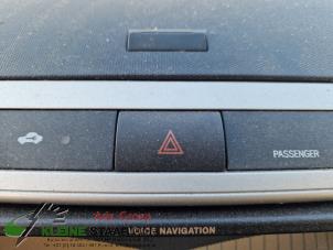 Usados Interruptor de luz de pánico Toyota Corolla Verso (R10/11) 1.8 16V VVT-i Precio de solicitud ofrecido por Kleine Staarman B.V. Autodemontage