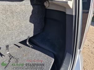 Używane Tapicerka pokrywy bagaznika prawa Daihatsu Sirion 2 (M3) 1.0 12V DVVT Cena na żądanie oferowane przez Kleine Staarman B.V. Autodemontage