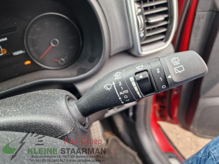 Steering column stalk from a Kia Sportage (QL) 1.6 T-GDI 16V 4x4 2020