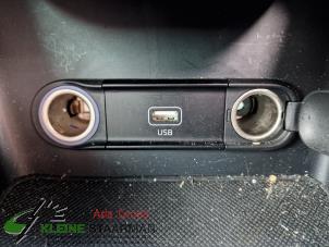 Gebrauchte AUX / USB-Anschluss Kia Sportage (QL) 1.6 T-GDI 16V 4x4 Preis auf Anfrage angeboten von Kleine Staarman B.V. Autodemontage