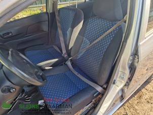 Usados Asiento izquierda Daihatsu Cuore (L251/271/276) 1.0 12V DVVT Precio de solicitud ofrecido por Kleine Staarman B.V. Autodemontage