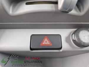 Gebrauchte Panikbeleuchtung Schalter Suzuki Alto (GF) 1.0 12V Preis auf Anfrage angeboten von Kleine Staarman B.V. Autodemontage