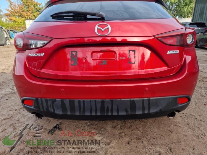 Echappement silencieux arrière d'un Mazda 3 (BM/BN) 2.0 SkyActiv-G 165 16V 2016