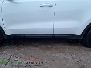 Used Side skirt, left Kia Sportage (QL) 1.6 CRDi 16V 136 Price on request offered by Kleine Staarman B.V. Autodemontage