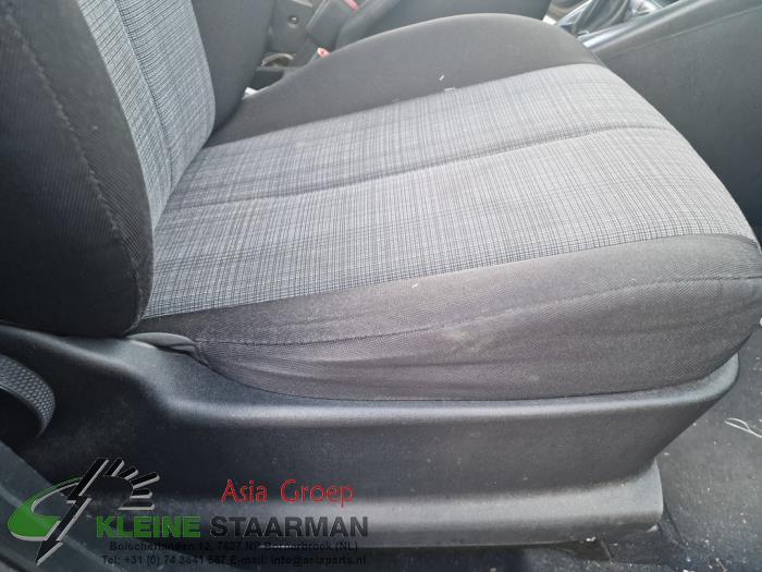Seat, right from a Kia Venga 1.6 CVVT 16V 2011