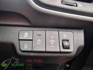Gebrauchte Schalter (sonstige) Kia Stonic (YB) 1.0i T-GDi 12V Preis auf Anfrage angeboten von Kleine Staarman B.V. Autodemontage