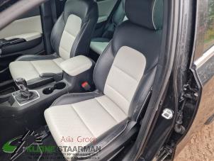 Gebrauchte Sitz links Kia Sportage (QL) 2.0 CRDi 136 16V VGT 4x4 Preis auf Anfrage angeboten von Kleine Staarman B.V. Autodemontage