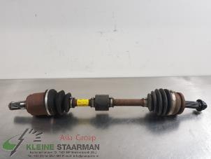 Usagé Arbre de transmission avant gauche Kia Stonic (YB) 1.0i T-GDi 12V Prix € 90,00 Règlement à la marge proposé par Kleine Staarman B.V. Autodemontage