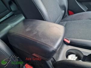 Used Armrest Hyundai iX35 (LM) 1.7 CRDi 16V Price on request offered by Kleine Staarman B.V. Autodemontage