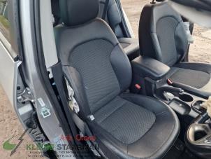Used Seat, right Hyundai iX35 (LM) 1.7 CRDi 16V Price on request offered by Kleine Staarman B.V. Autodemontage