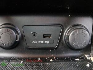 Gebrauchte AUX / USB-Anschluss Hyundai iX35 (LM) 1.7 CRDi 16V Preis auf Anfrage angeboten von Kleine Staarman B.V. Autodemontage