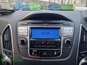 Used Radio CD player Hyundai iX35 (LM) 1.7 CRDi 16V Price on request offered by Kleine Staarman B.V. Autodemontage