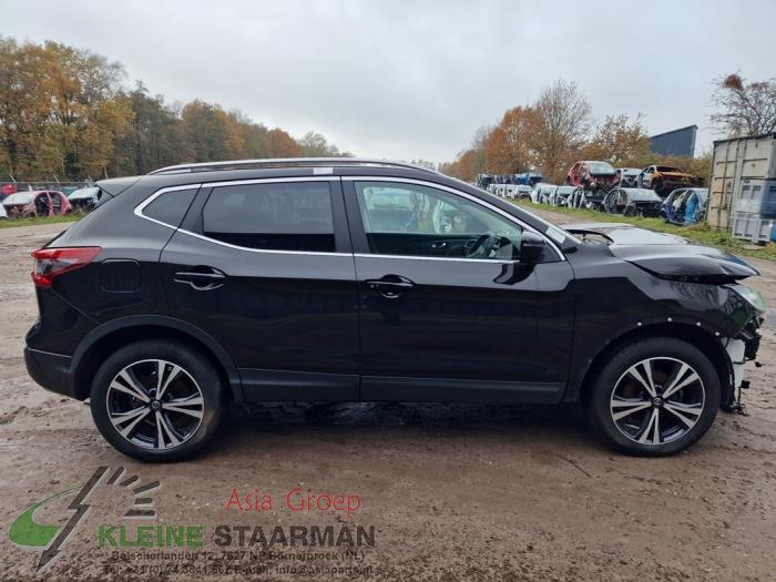 Style, middle right from a Nissan Qashqai (J11) 1.3 DIG-T 160 16V 2019