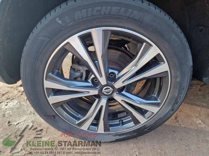 Felgen Set + Reifen van een Nissan Qashqai (J11) 1.3 DIG-T 140 16V 2019