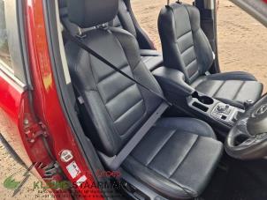 Używane Fotel prawy Mazda CX-5 (KE,GH) 2.2 SkyActiv-D 150 16V 2WD Cena na żądanie oferowane przez Kleine Staarman B.V. Autodemontage