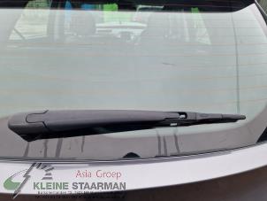 Used Rear wiper arm Hyundai iX35 (LM) 1.7 CRDi 16V Price on request offered by Kleine Staarman B.V. Autodemontage