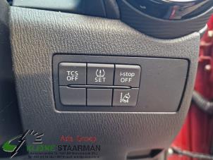 Usados Interruptor (varios) Mazda CX-3 2.0 SkyActiv-G 120 Precio de solicitud ofrecido por Kleine Staarman B.V. Autodemontage