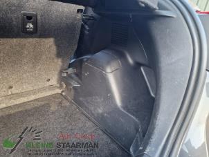 Używane Tapicerka pokrywy bagaznika prawa Toyota Yaris III (P13) 1.5 16V Hybrid Cena na żądanie oferowane przez Kleine Staarman B.V. Autodemontage