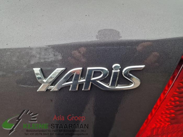 Obudowa filtra powietrza z Toyota Yaris II (P9) 1.0 12V VVT-i 2011