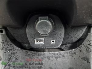 Usados Conexión AUX-USB Toyota Aygo (B40) 1.0 12V VVT-i Precio de solicitud ofrecido por Kleine Staarman B.V. Autodemontage