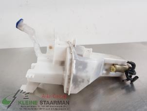 Usagé Réservoir lave-glace avant Mazda CX-3 1.5 Skyactiv D 105 16V Prix sur demande proposé par Kleine Staarman B.V. Autodemontage