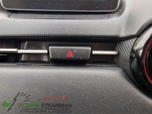 Usagé Commutateur éclairage d'urgence Mazda CX-3 1.5 Skyactiv D 105 16V Prix sur demande proposé par Kleine Staarman B.V. Autodemontage