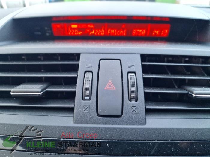 Panikbeleuchtung Schalter van een Mazda 6 Sport (GH14/GHA4) 1.8i 16V 2012