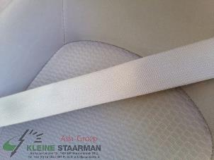 Usados Cinturón de seguridad centro detrás Nissan Micra (K13) 1.2 12V DIG-S Precio de solicitud ofrecido por Kleine Staarman B.V. Autodemontage