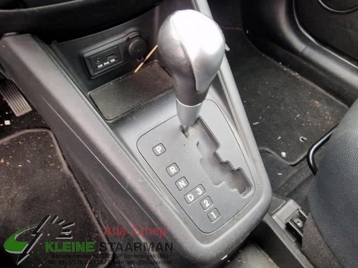 Automatic gear selector from a Kia Venga 1.6 CVVT 16V 2013