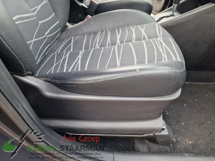 Seat, right from a Kia Venga 1.6 CVVT 16V 2013