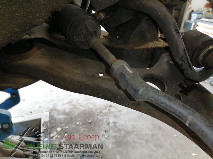 Front lower wishbone, right from a Kia Picanto (TA) 1.2 16V 2013