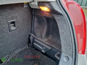 Usados Tapizado de maletero derecha Suzuki Swift (ZA/ZC/ZD1/2/3/9) 1.3 VVT 16V Precio de solicitud ofrecido por Kleine Staarman B.V. Autodemontage