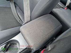 Used Armrest Hyundai i30 Crosswagon (WWH) 1.6 CVVT 16V Price on request offered by Kleine Staarman B.V. Autodemontage