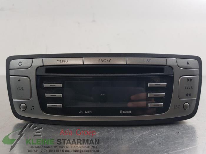 Radio CD Spieler van een Toyota Aygo (B10) 1.0 12V VVT-i 2013
