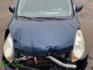 Used Front wiper arm Nissan Note (E11) 1.6 16V Price on request offered by Kleine Staarman B.V. Autodemontage