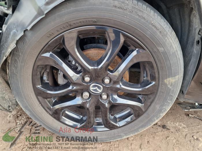 Felgen Set + Reifen Leichtmetall MAZDA