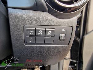 Używane Przelacznik (rózne) Mazda 2 (DJ/DL) 1.5 SkyActiv-G 90 Cena na żądanie oferowane przez Kleine Staarman B.V. Autodemontage