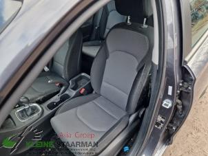 Used Seat, left Hyundai i30 (PDEB5/PDEBB/PDEBD/PDEBE) 1.0 T-GDI 12V Price on request offered by Kleine Staarman B.V. Autodemontage