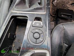 Usados Interruptor de freno de mano Hyundai i40 CW (VFC) 1.7 CRDi 16V Precio de solicitud ofrecido por Kleine Staarman B.V. Autodemontage