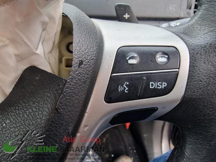 Steering wheel from a Toyota Verso 1.8 16V VVT-i 2011