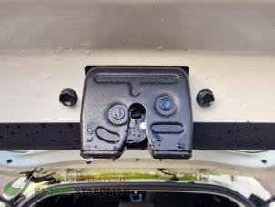 Used Tailgate lock mechanism Kia Rio IV (YB) 1.2 MPI 16V Price on request offered by Kleine Staarman B.V. Autodemontage